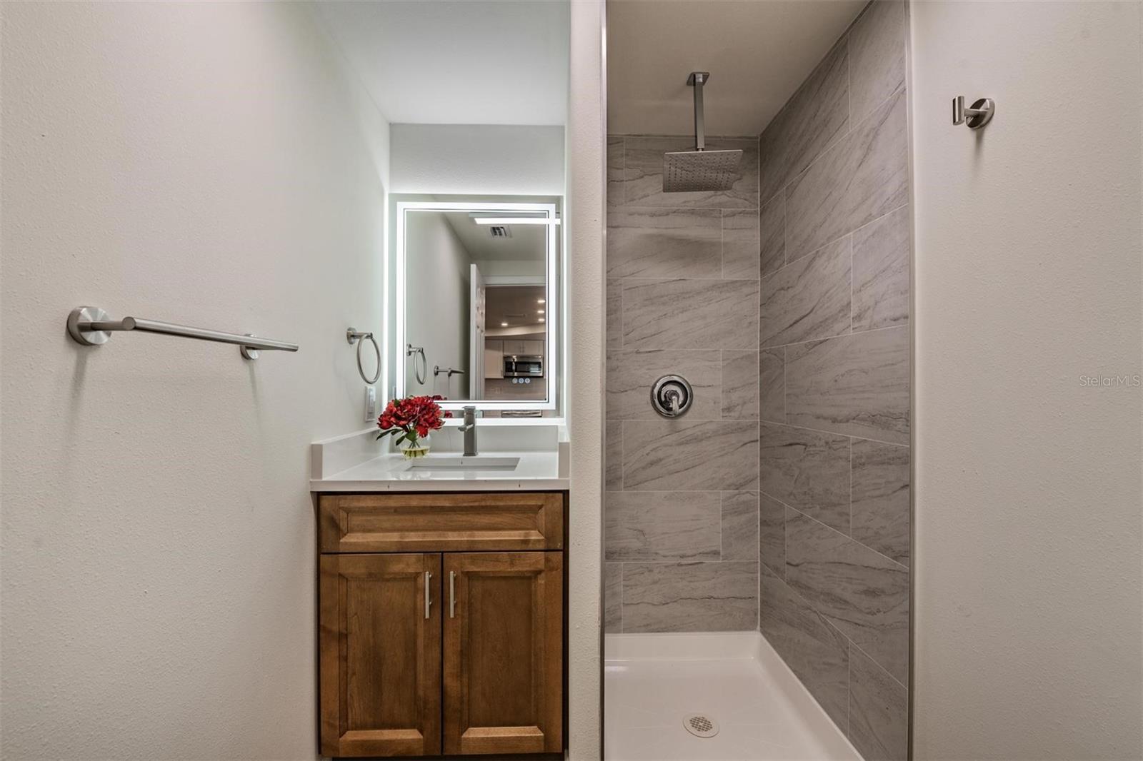 COLONIAL MANOR - Residential