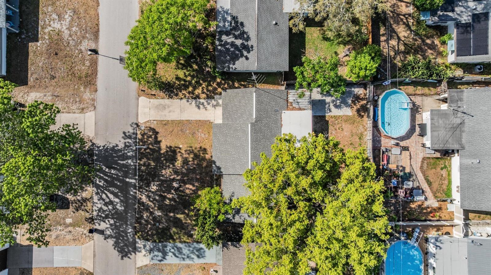 COLONIAL MANOR - Residential