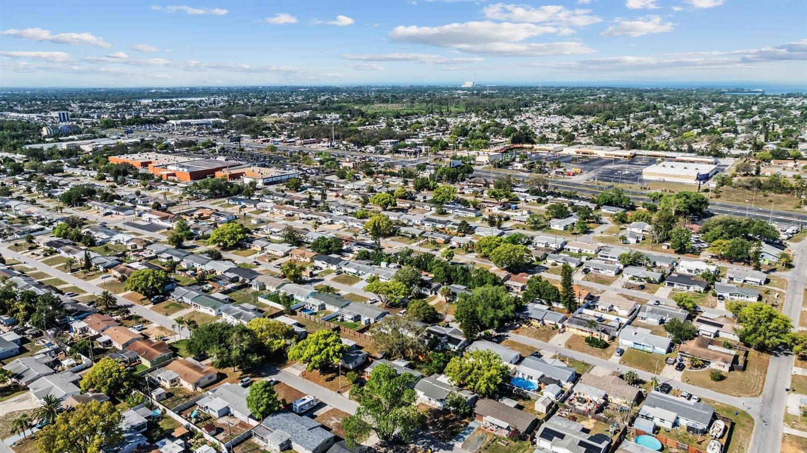 COLONIAL MANOR - Residential