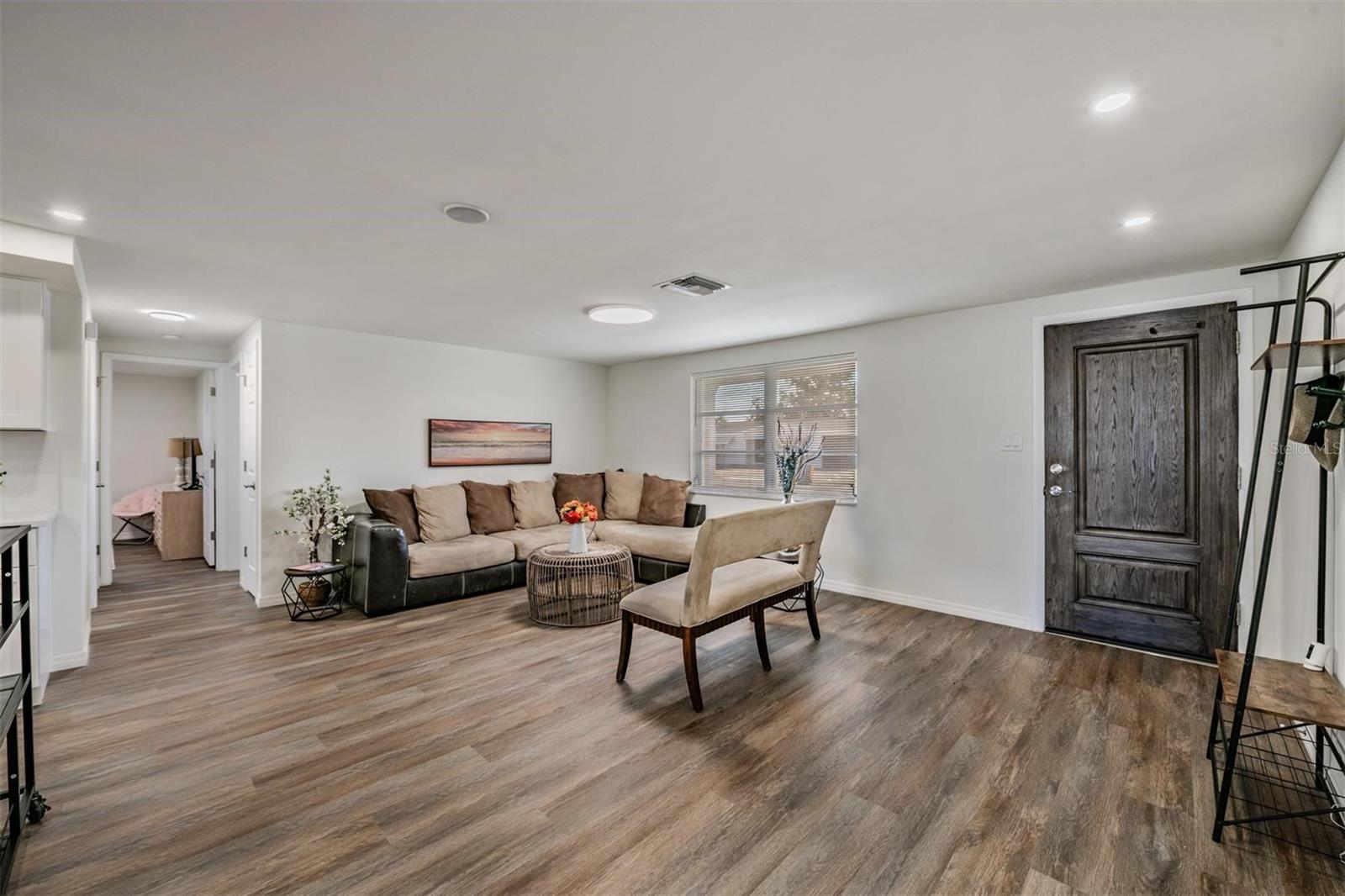 COLONIAL MANOR - Residential