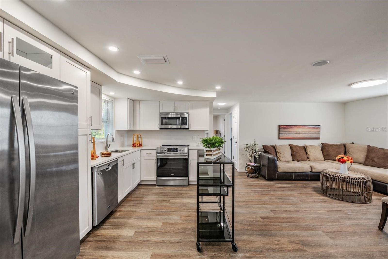 COLONIAL MANOR - Residential