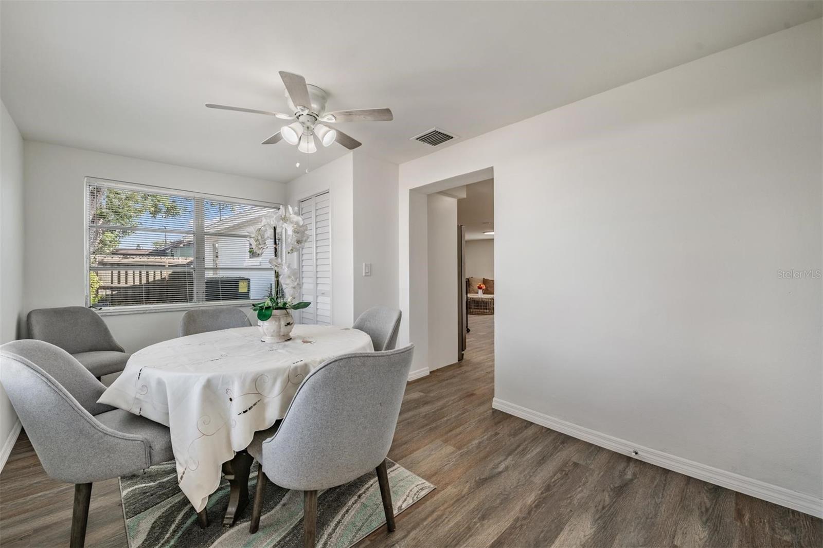 COLONIAL MANOR - Residential