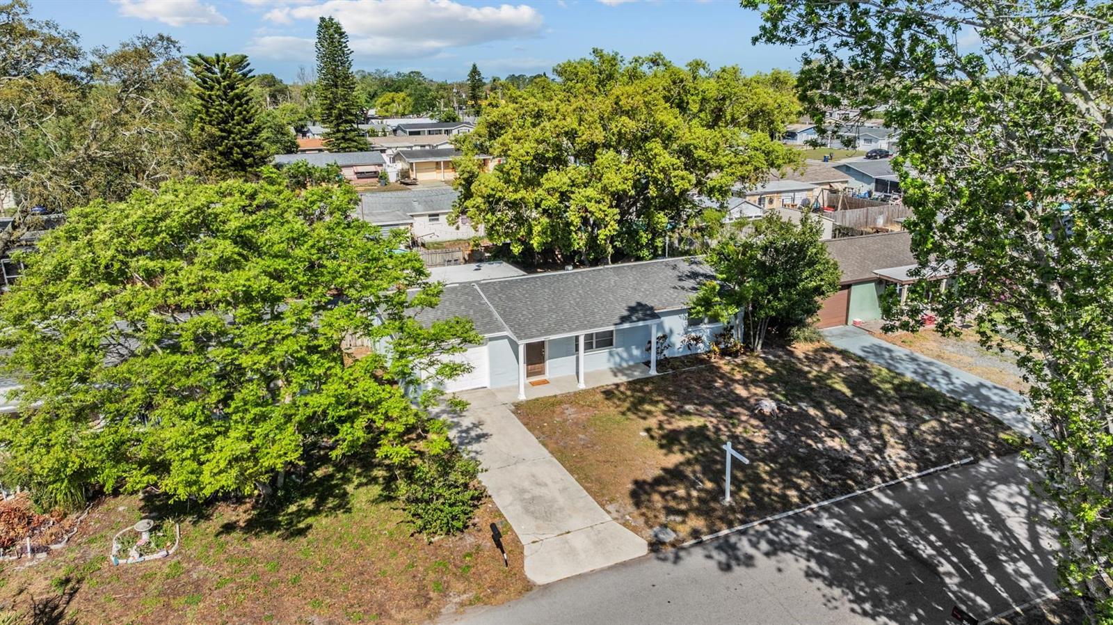 COLONIAL MANOR - Residential