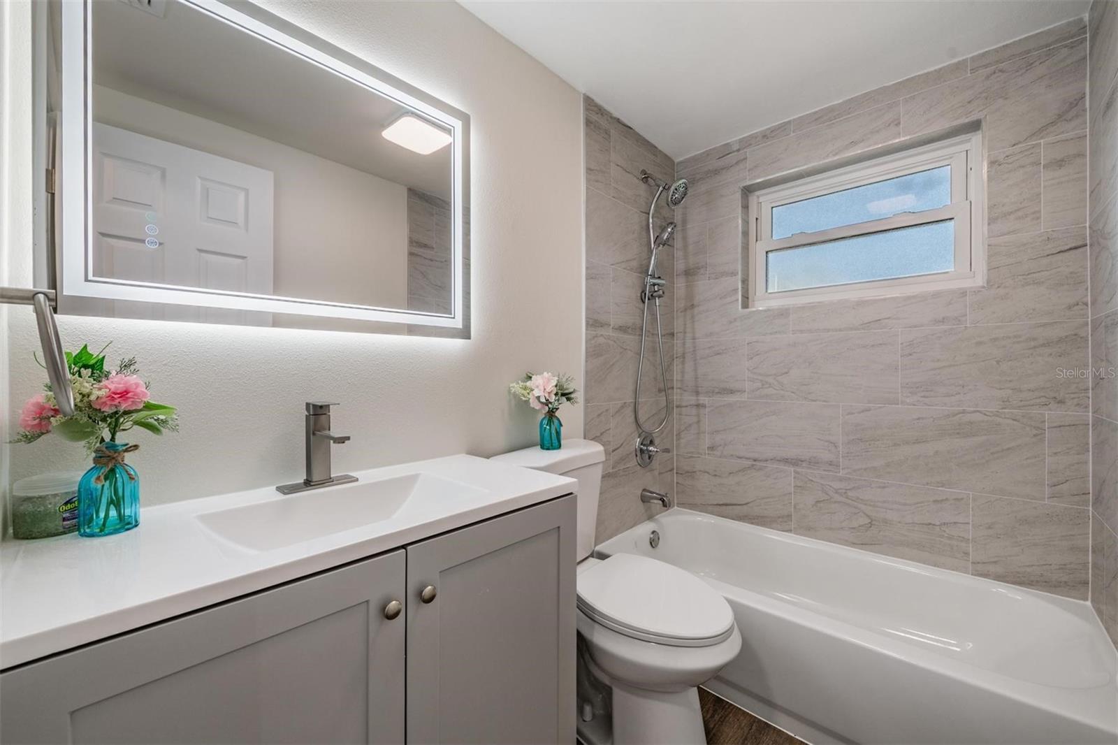 COLONIAL MANOR - Residential