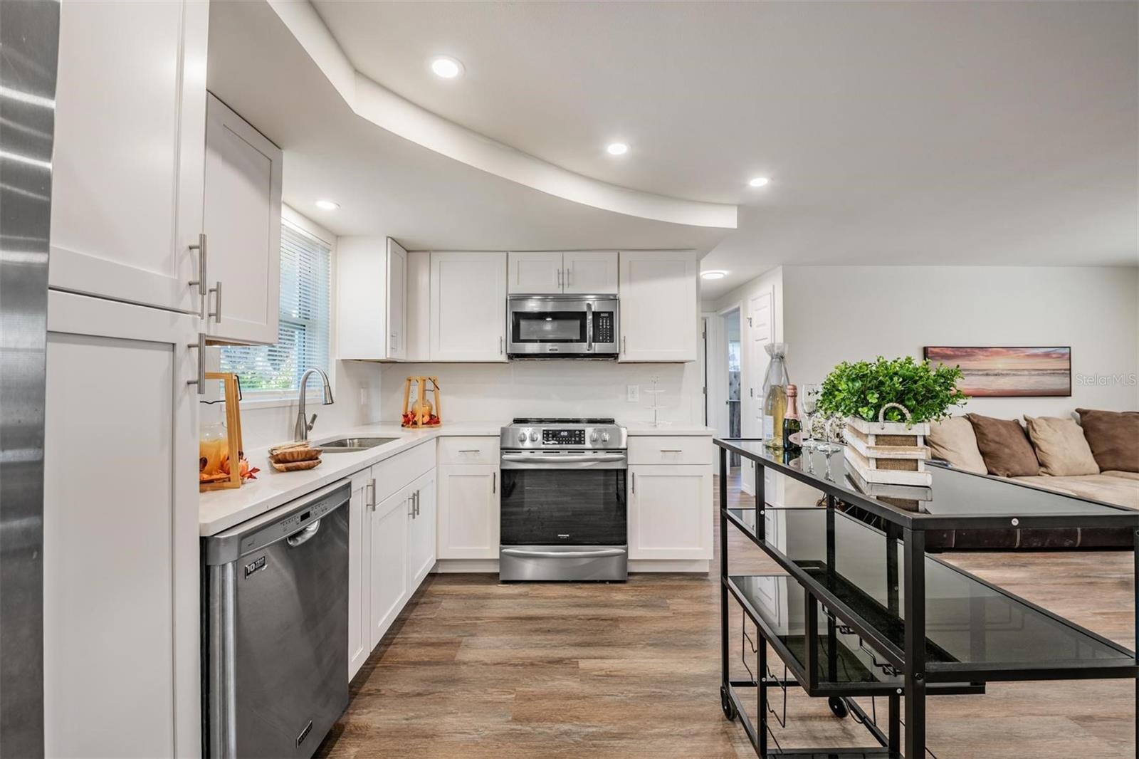 COLONIAL MANOR - Residential