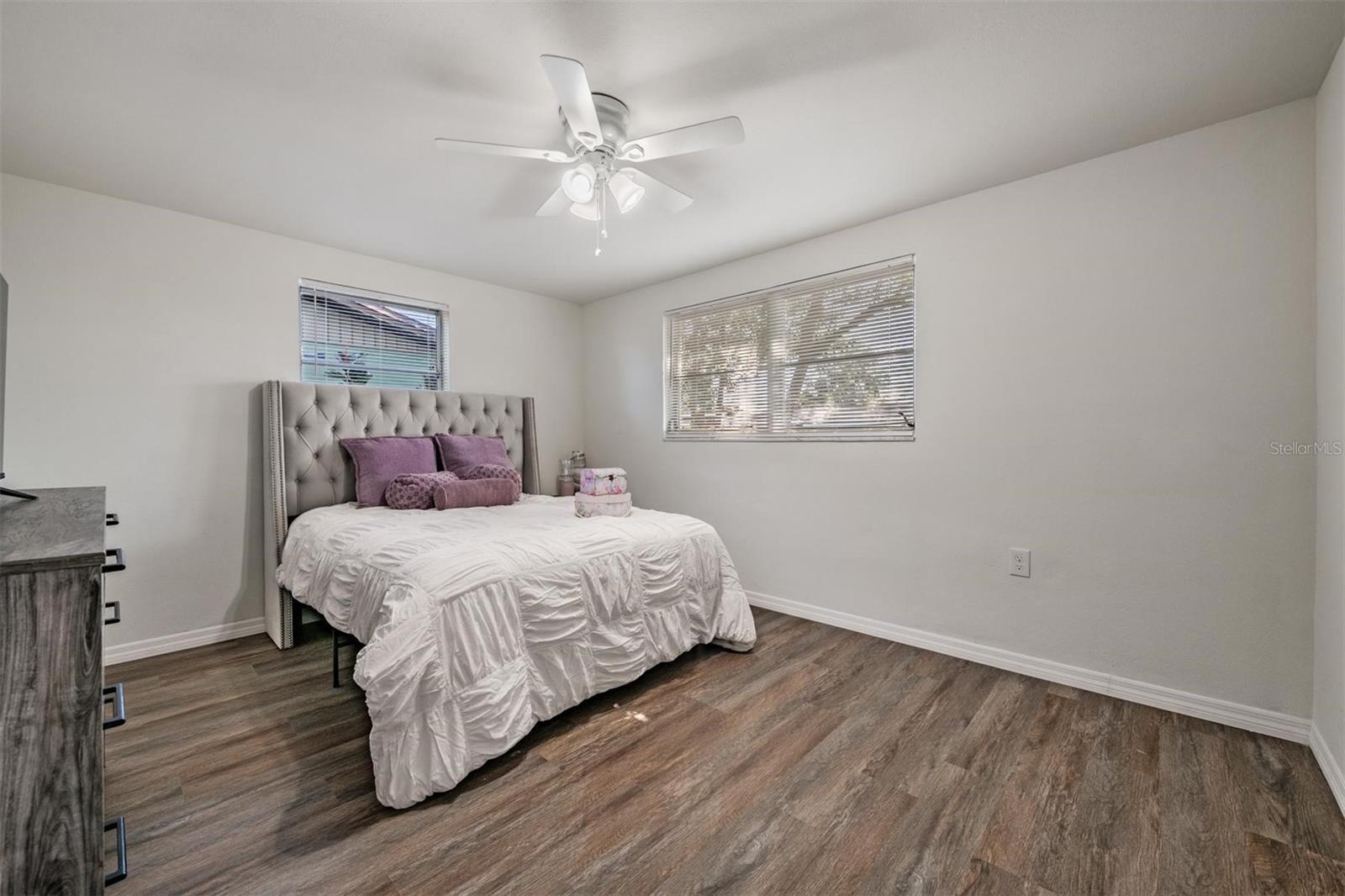 COLONIAL MANOR - Residential