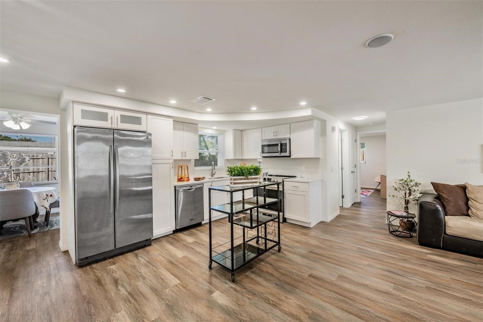 COLONIAL MANOR - Residential