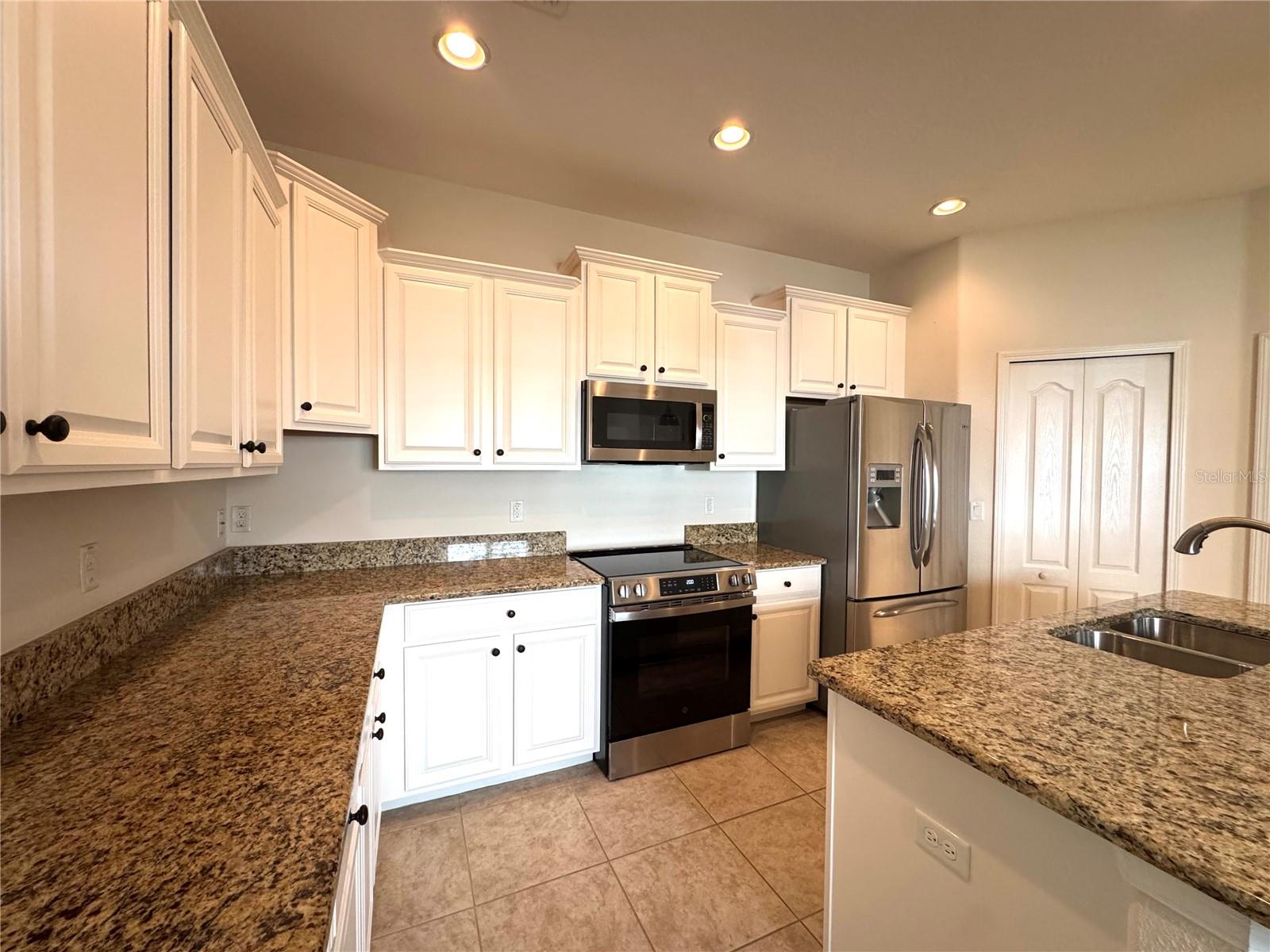 RIVER OAKS RESERVE PH 2 - Residential Lease