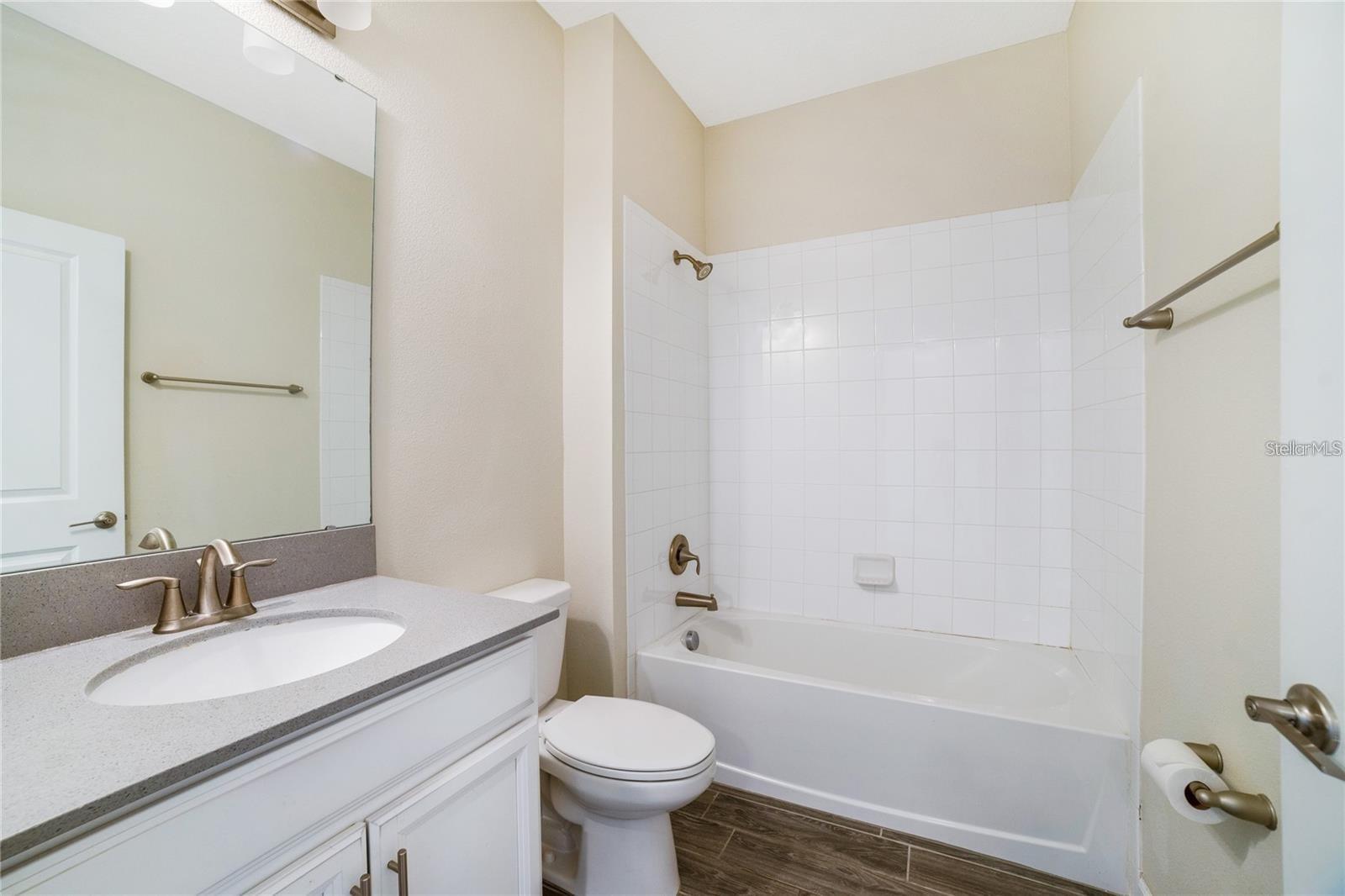 STOREY LAKE PH I-3A - Residential Lease