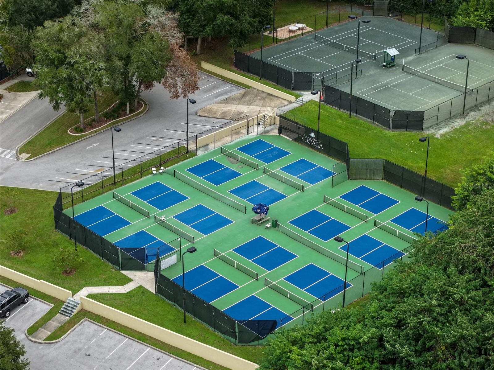 COUNTRY CLUB/OCALA UN 01 - Residential