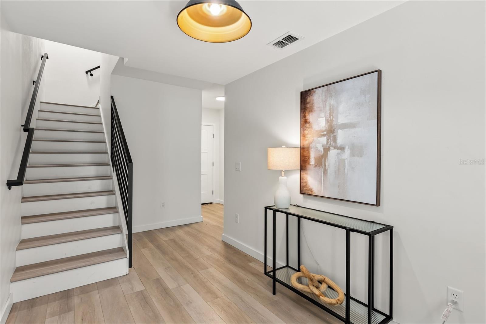 Casas a venda 2 - Jen Dantas 1606 PARK LAKE STREET 9