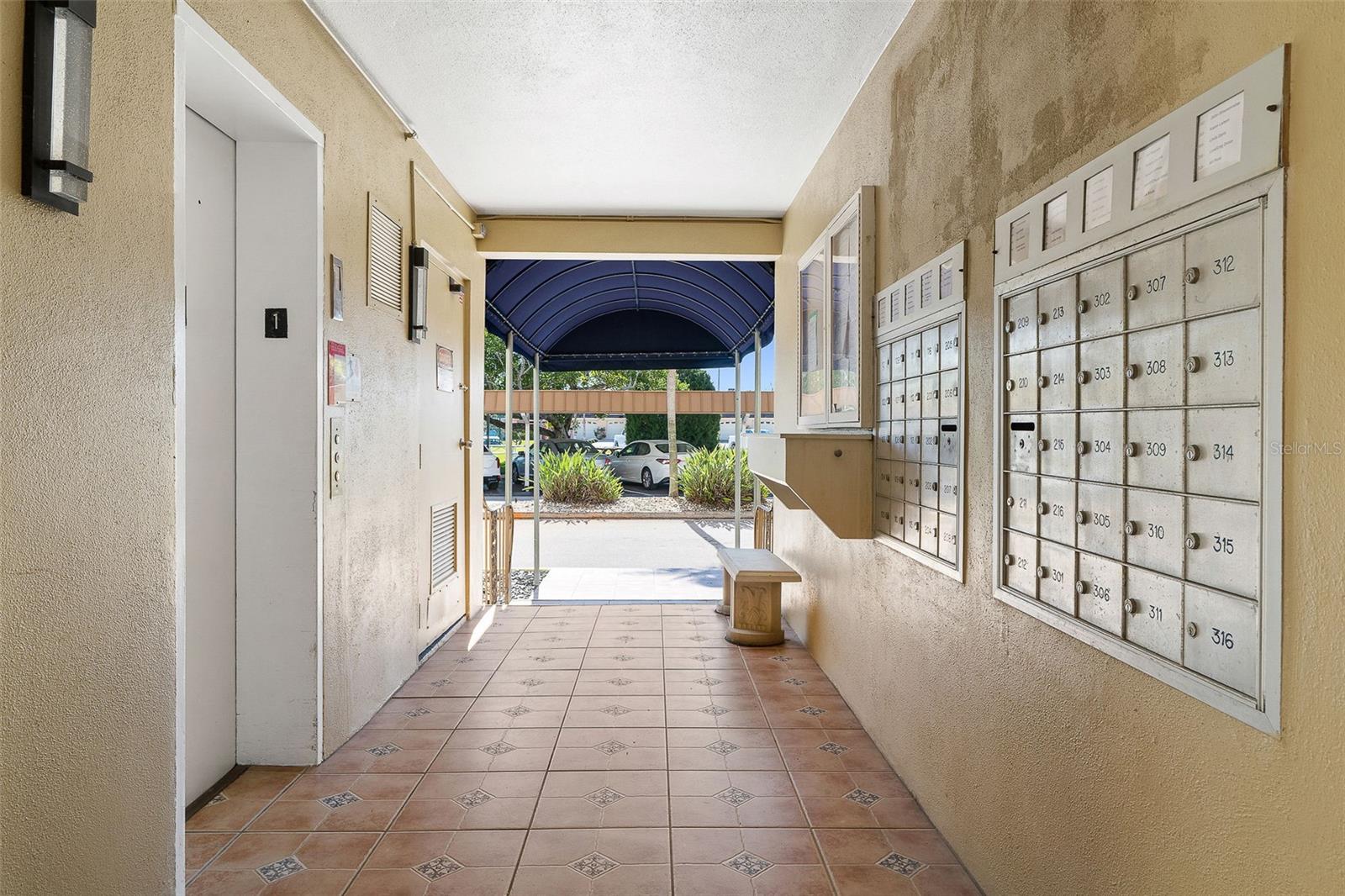 BOCA CIEGA POINT EAST - Residential