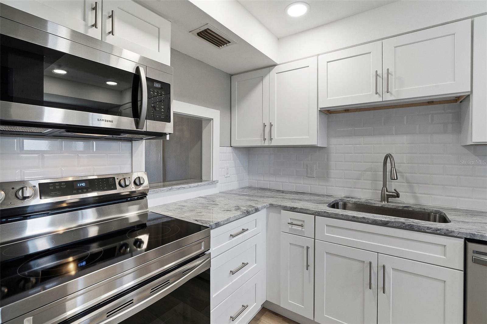 BOCA CIEGA POINT EAST - Residential