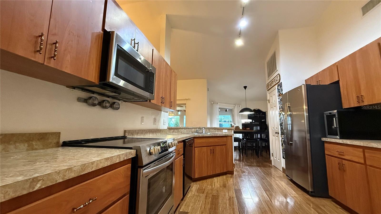 SAVANNA POINTE - Residential Lease