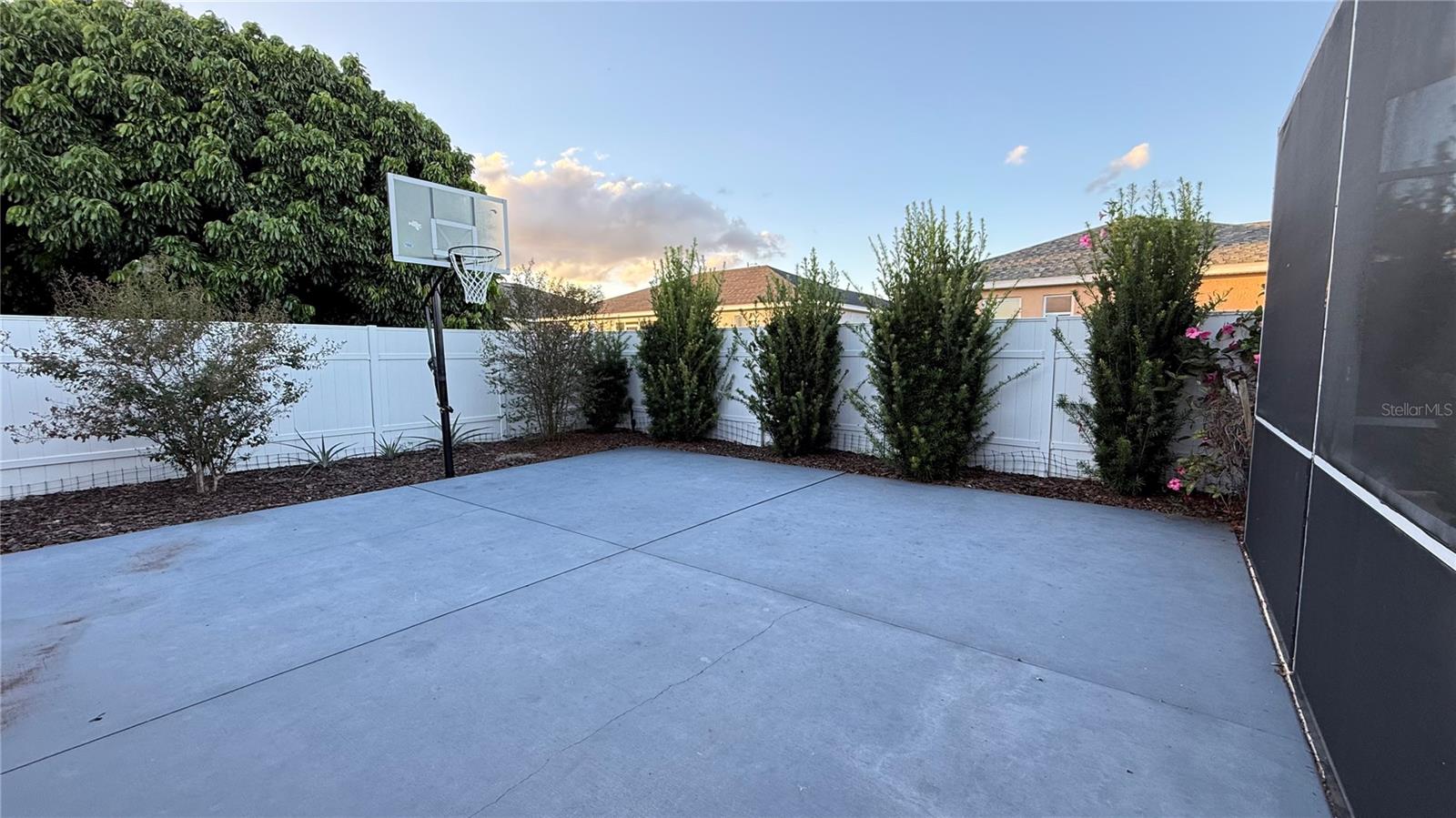 SAVANNA POINTE - Residential Lease