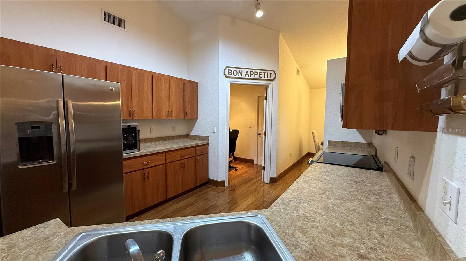 SAVANNA POINTE - Residential Lease