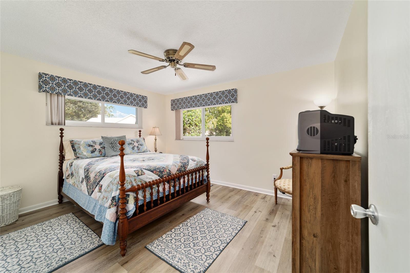 ON TOP OF THE WORLD - Residential