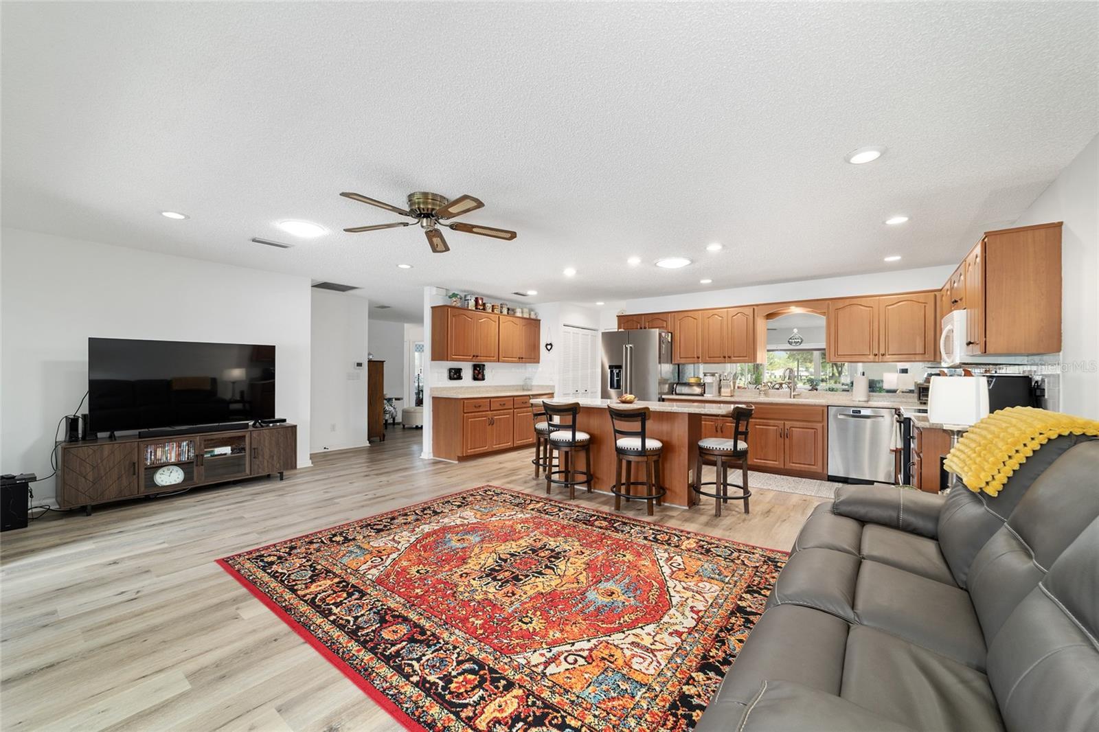 ON TOP OF THE WORLD - Residential