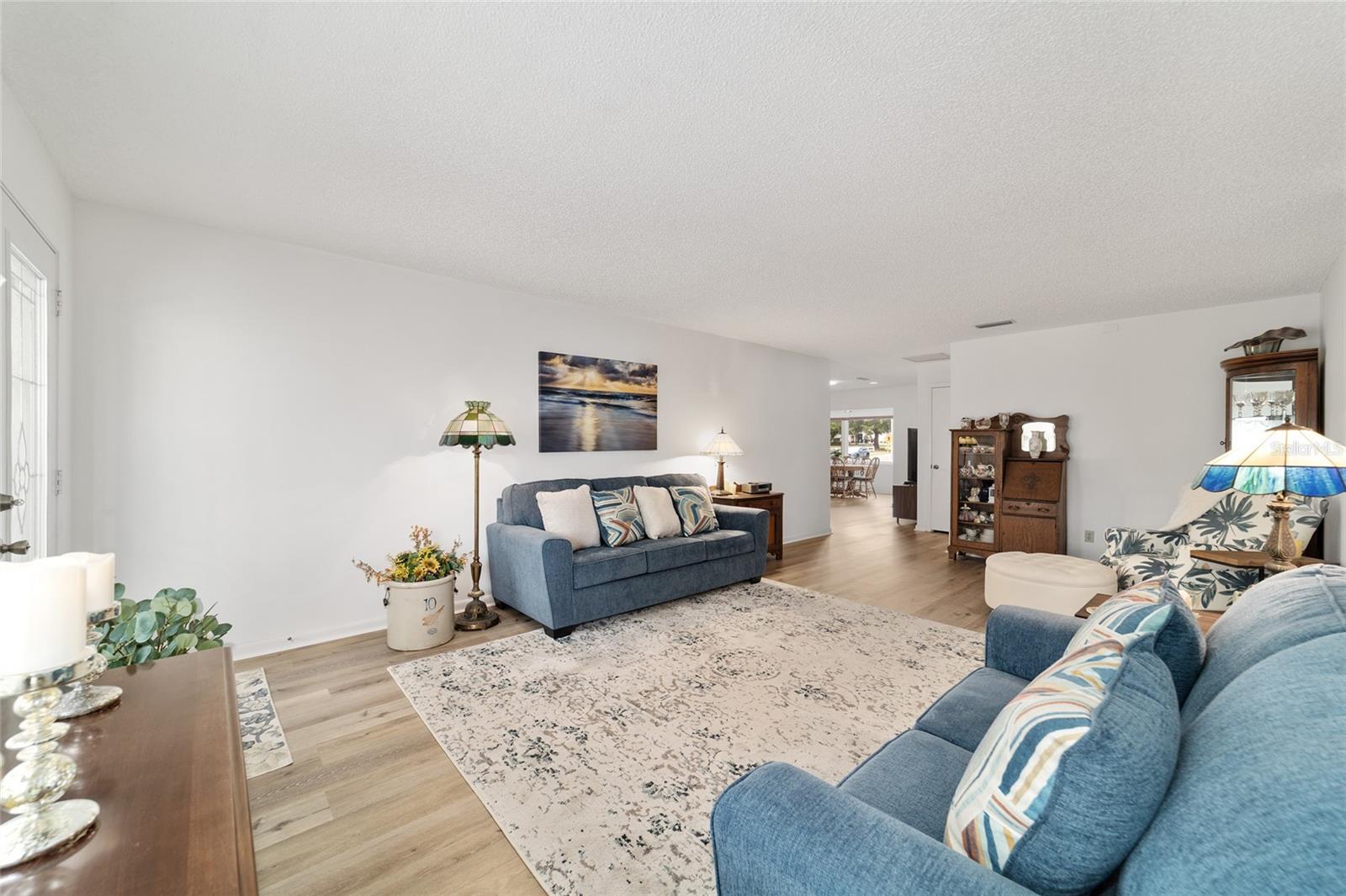 ON TOP OF THE WORLD - Residential