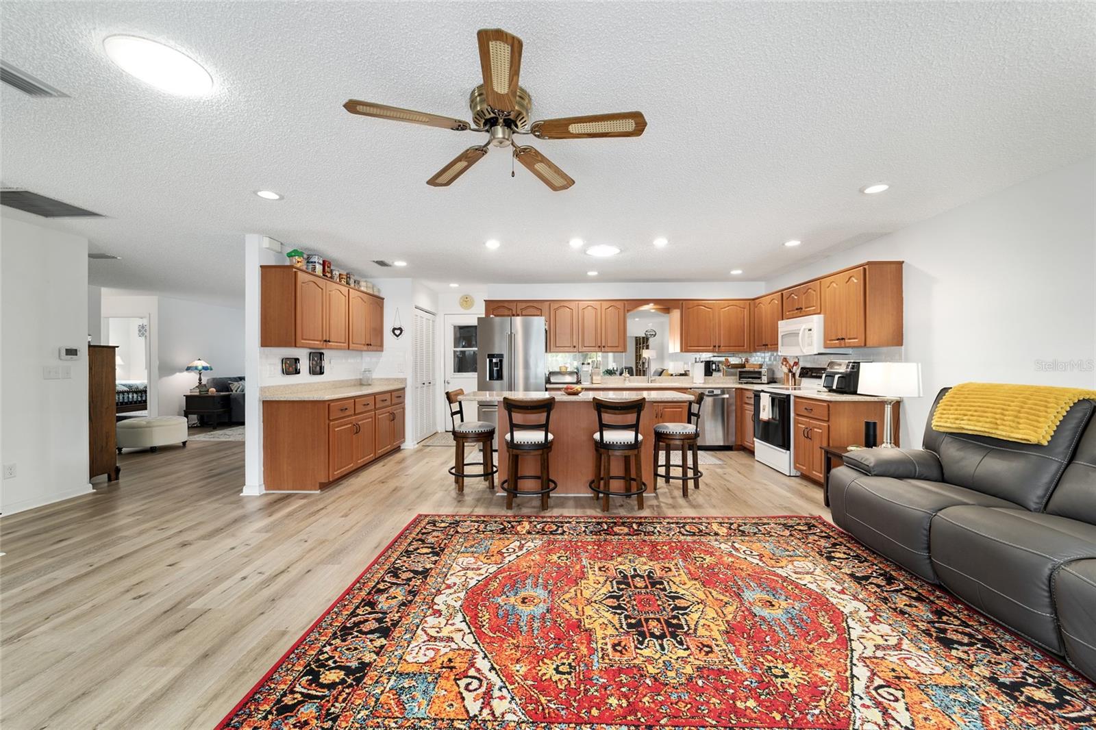 ON TOP OF THE WORLD - Residential