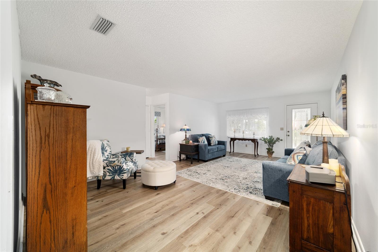 ON TOP OF THE WORLD - Residential