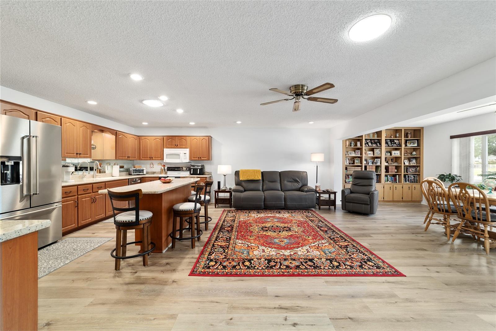 ON TOP OF THE WORLD - Residential