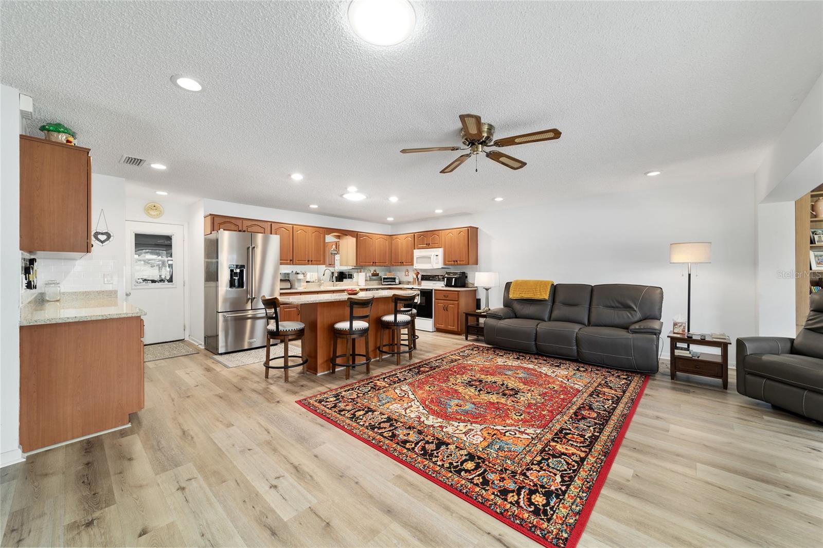 ON TOP OF THE WORLD - Residential