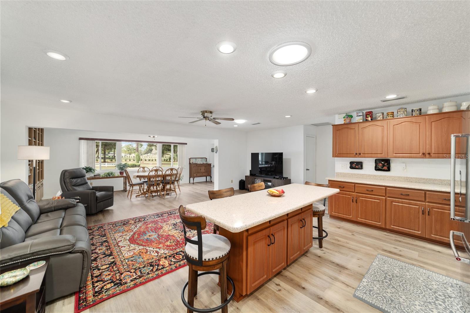 ON TOP OF THE WORLD - Residential