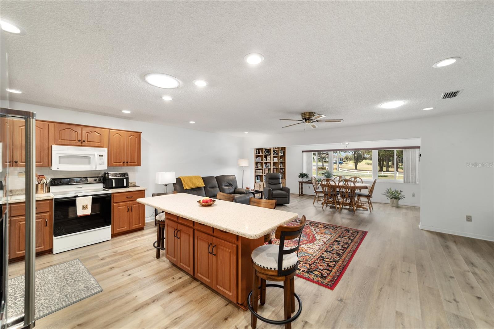 ON TOP OF THE WORLD - Residential