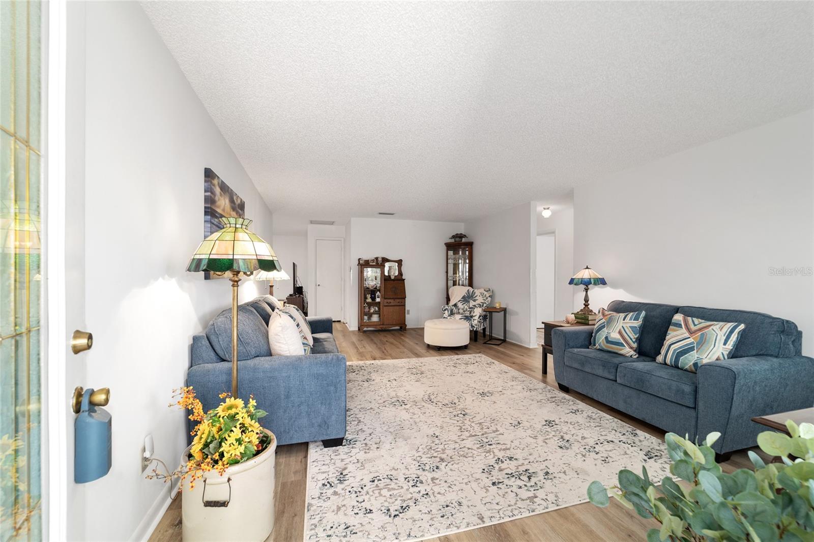 ON TOP OF THE WORLD - Residential