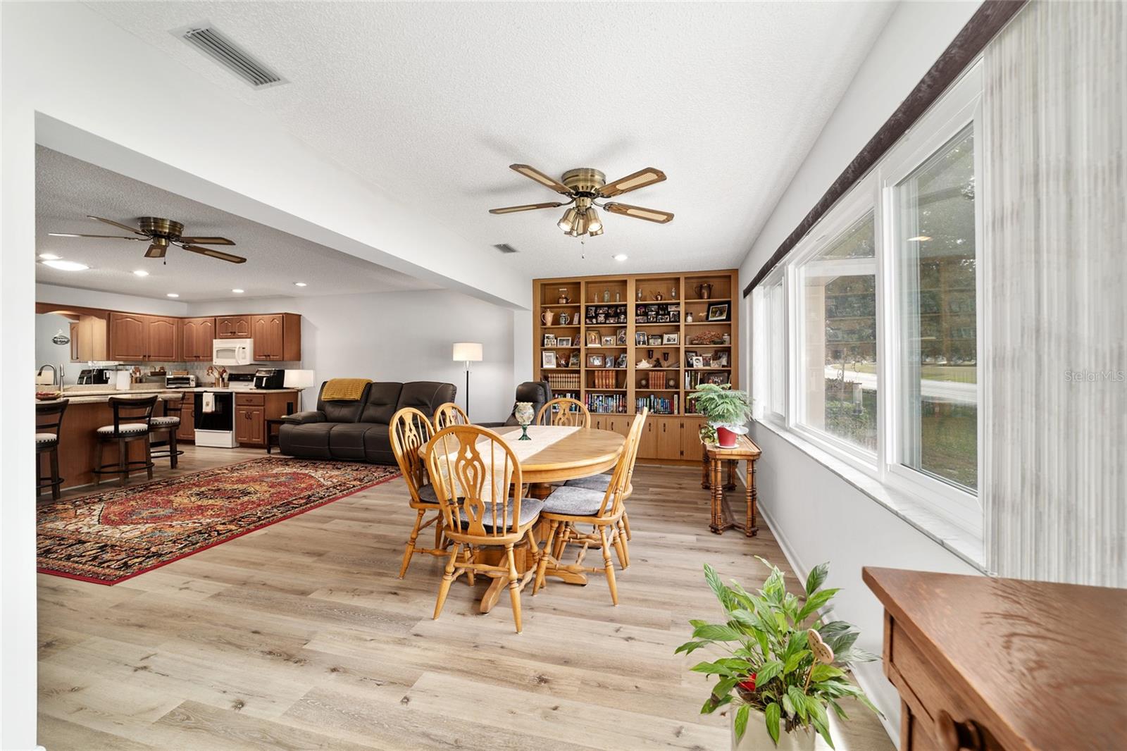 ON TOP OF THE WORLD - Residential