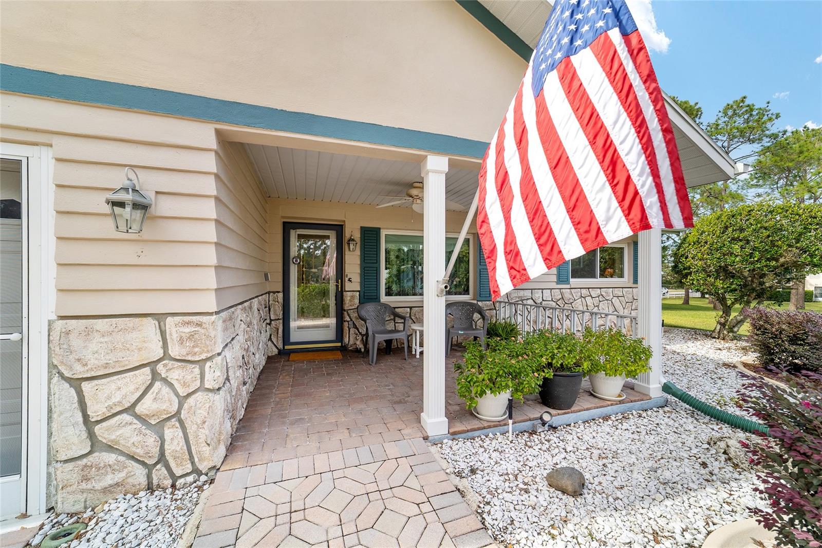 ON TOP OF THE WORLD - Residential