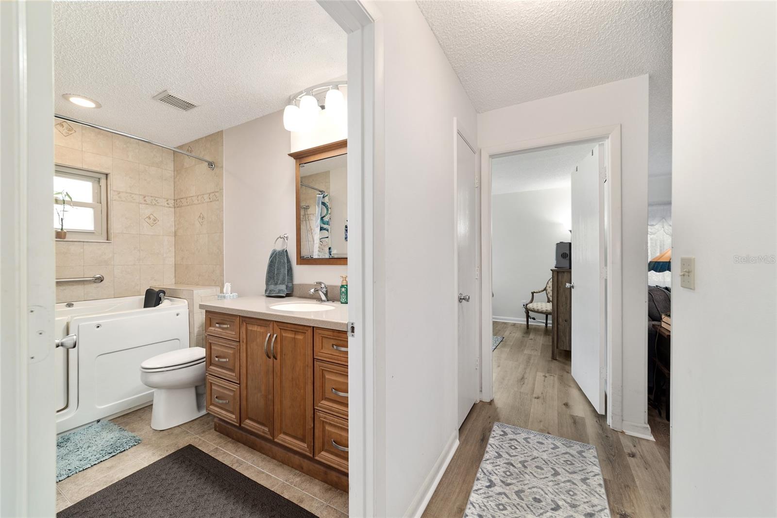 ON TOP OF THE WORLD - Residential