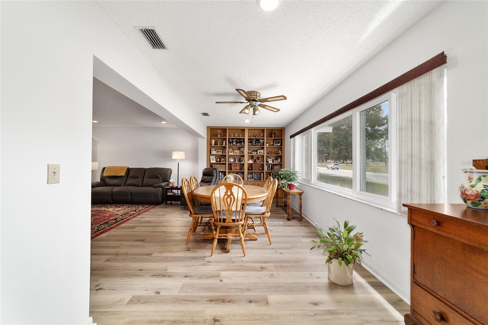 ON TOP OF THE WORLD - Residential