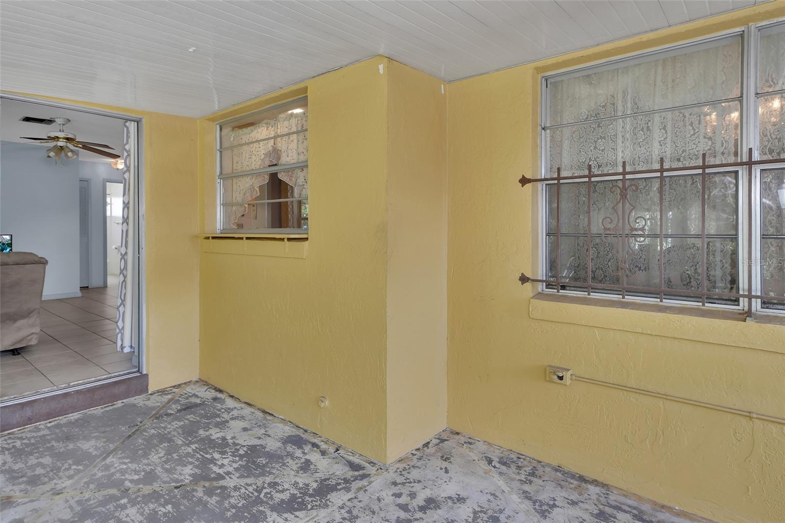 DE HONA LAKES UN 16 - Residential