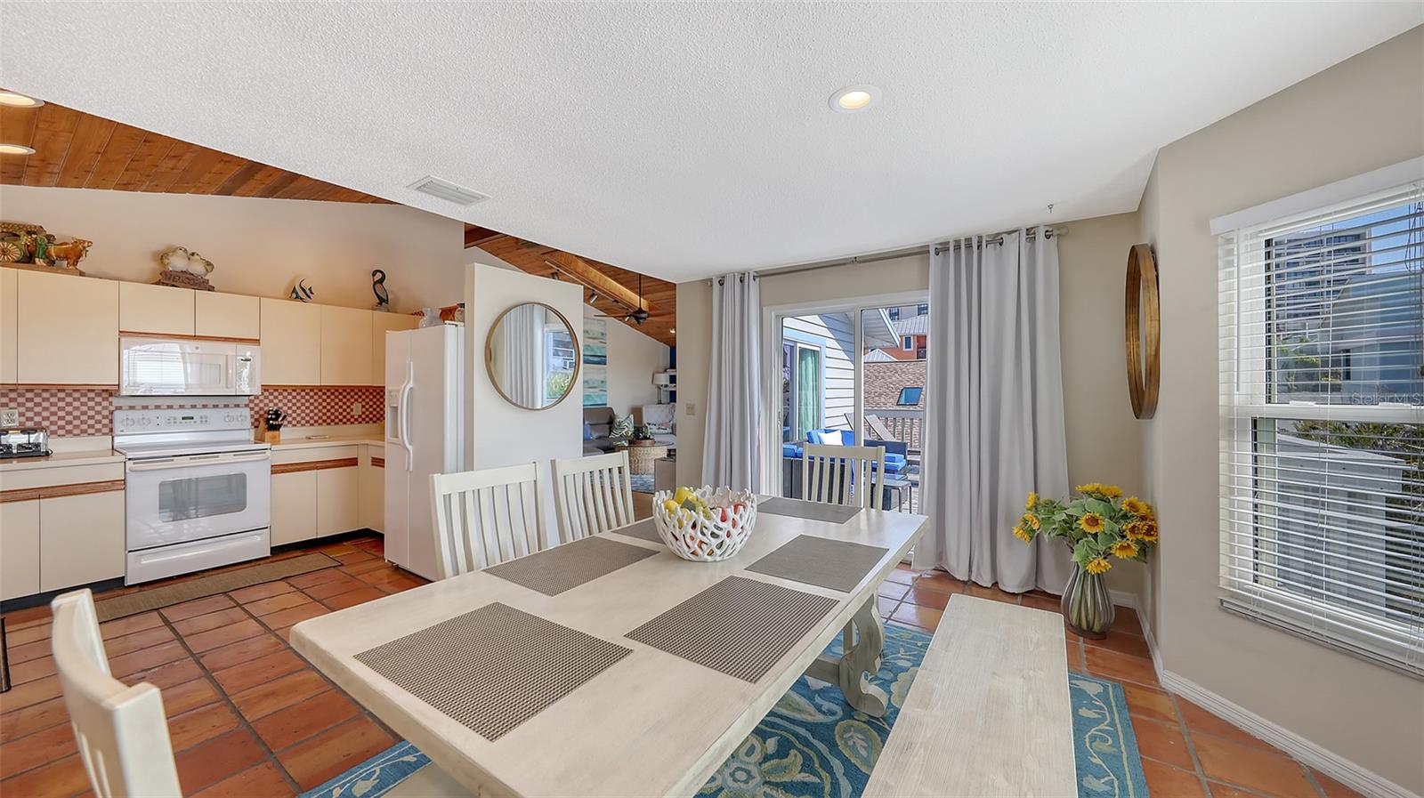 MIRA MAR BEACH - Residential