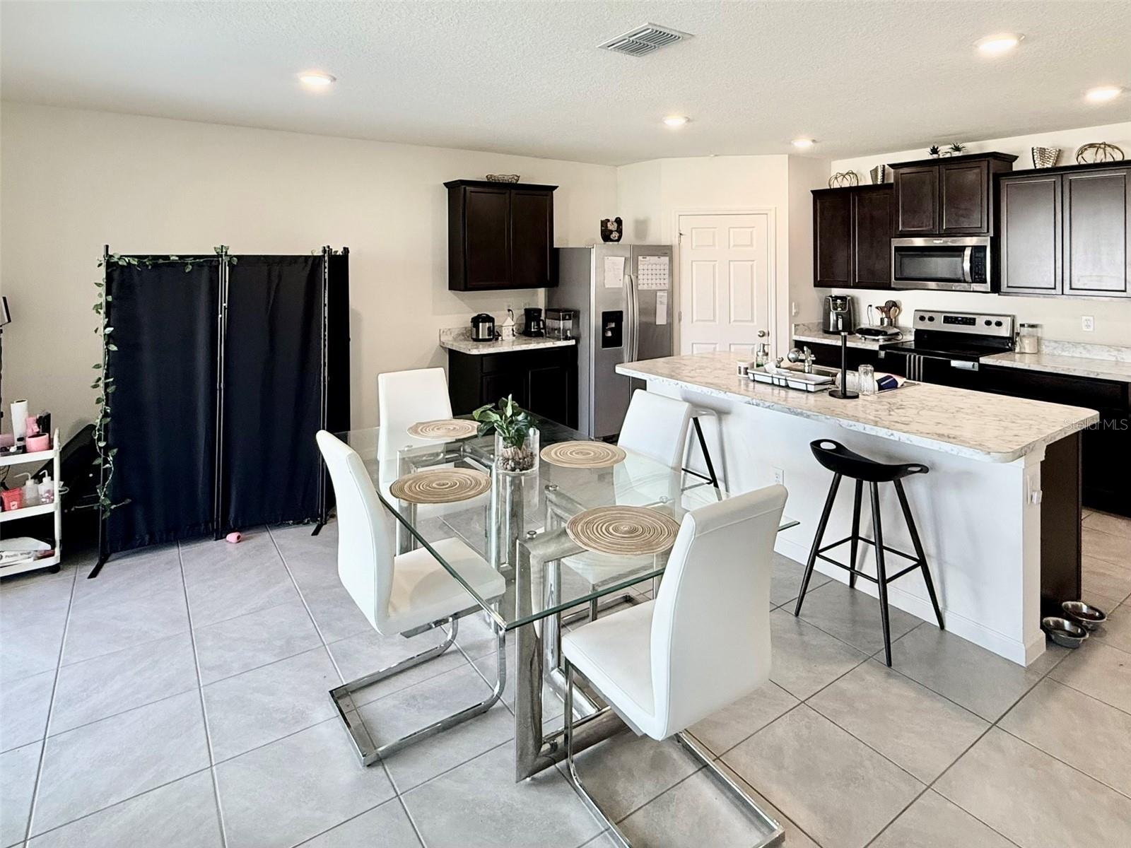 517 SW LACROIX AVENUE