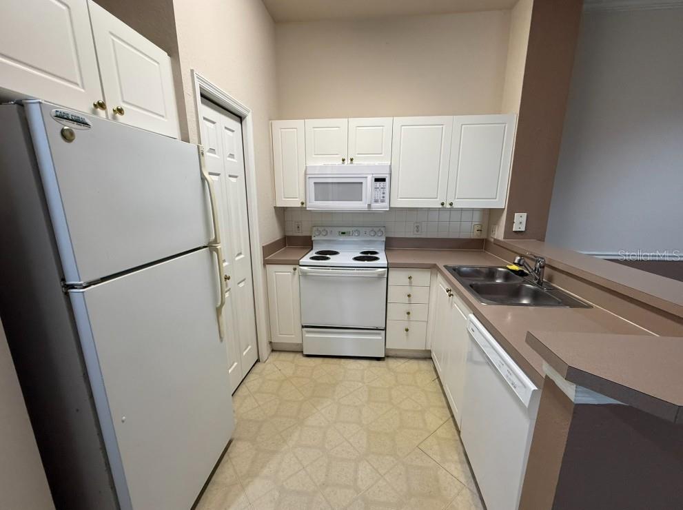 SERENADE ON PALMER RANCH - Residential Lease