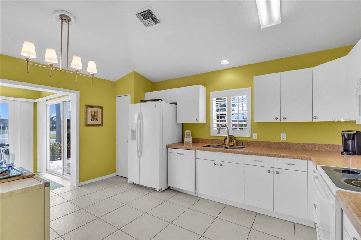 CAPTAINS COURT - Residential