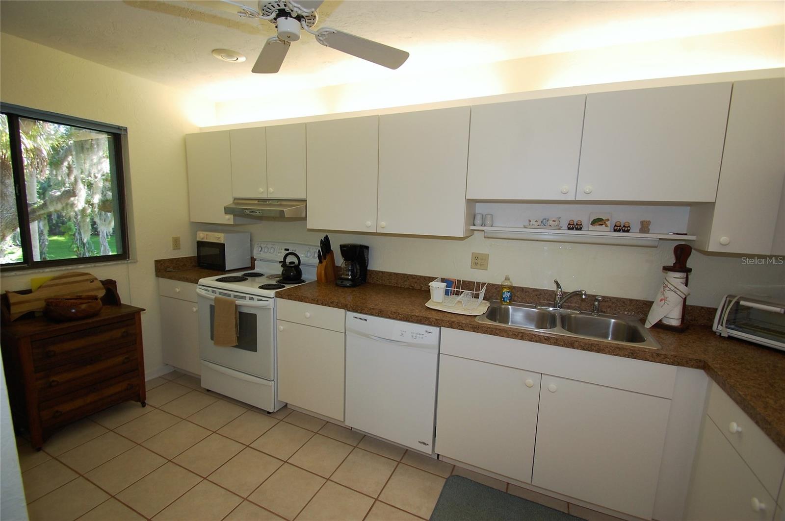 PELICAN COVE I - Residential Lease