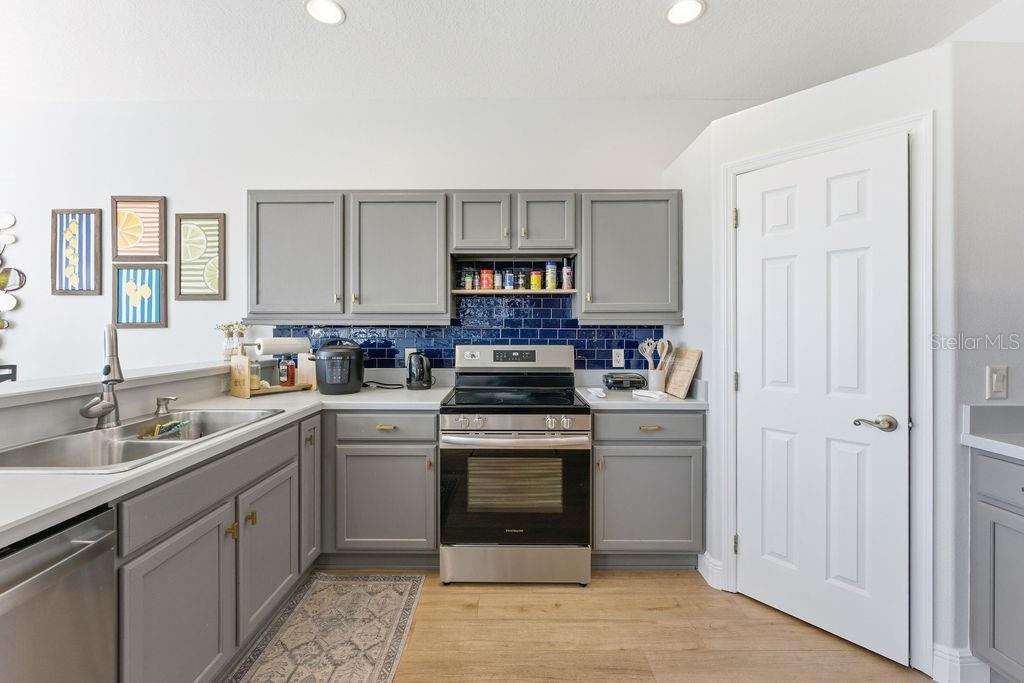 SUMMERGLEN - Residential