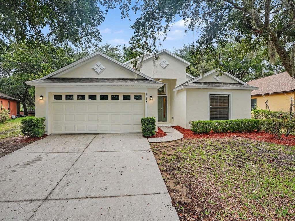 Photo of 2218 Bracknell Forest Trail, Tavares, FL 32778 (MLS # O6429231)