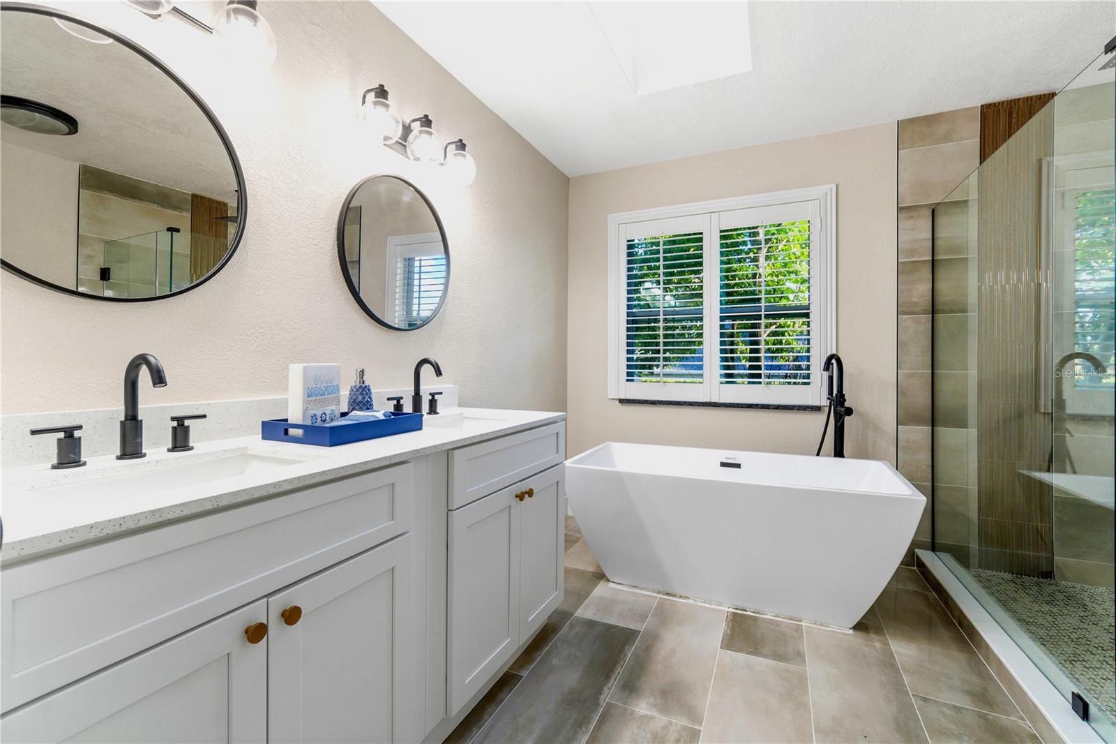 GOLDEN HILLS TURF & COUNTRY CLUB - Residential