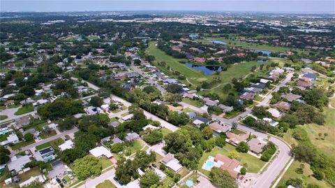 A home in SEMINOLE