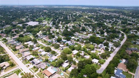 A home in SEMINOLE