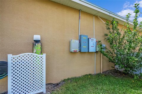 A home in LAKELAND