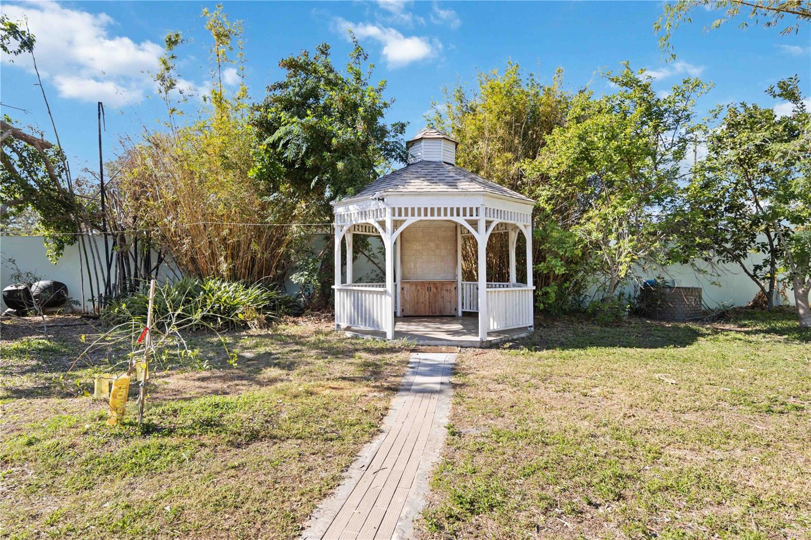 SHERWOOD ESTATES - Residential