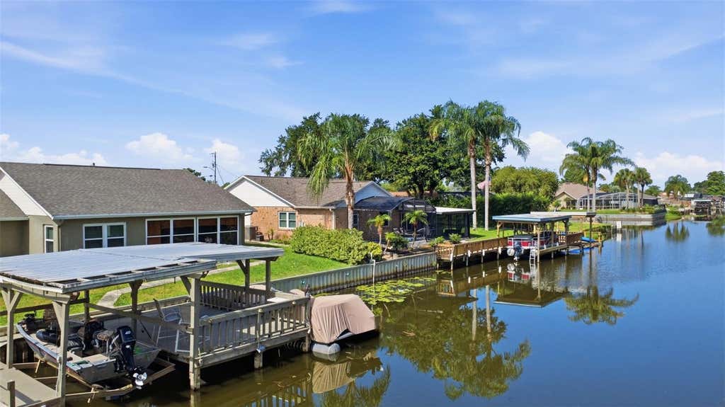 Photo of 26638 E Cove Drive, Tavares, FL 32778 (MLS # G5114954)