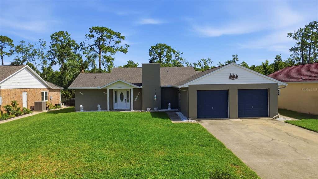 Photo of 26638 E Cove Drive, Tavares, FL 32778 (MLS # G5114954)