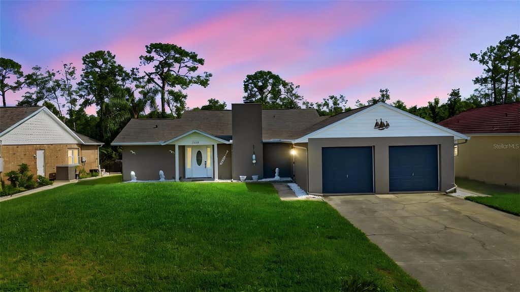 Photo of 26638 E Cove Drive, Tavares, FL 32778 (MLS # G5114954)